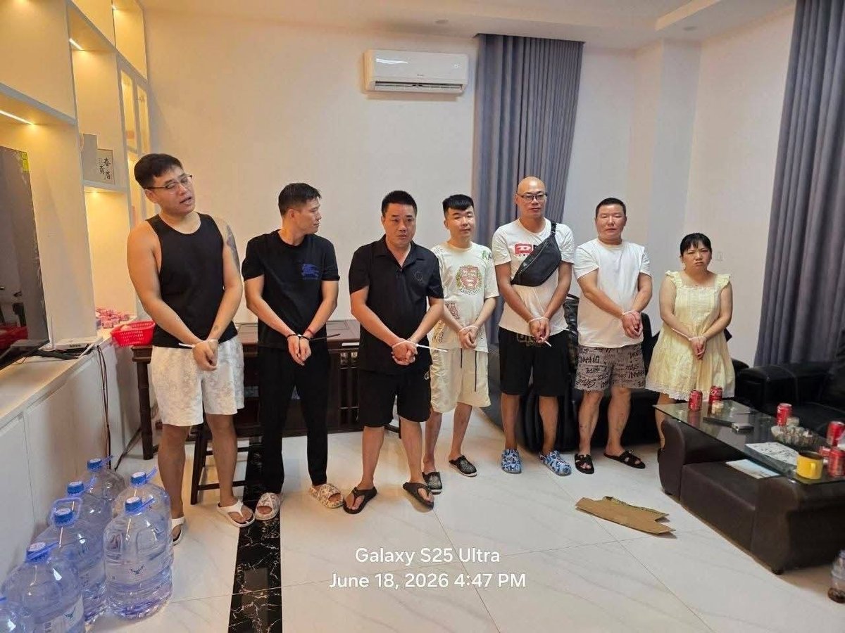 木牌突击清查4处诈骗窝点 32名外籍人员被捕