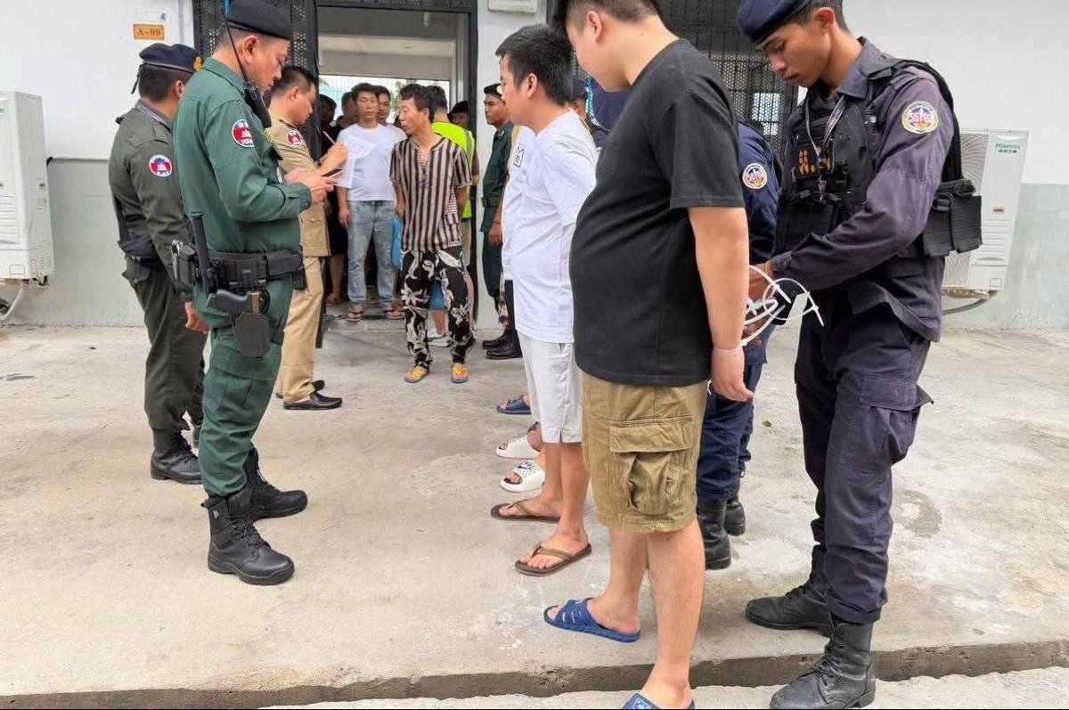 柬埔寨遣返164名涉诈中国籍人员 德崇国际机场离境