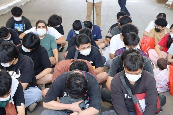 柬埔寨驱逐49名泰国籍涉诈人员 波贝口岸移交泰方
