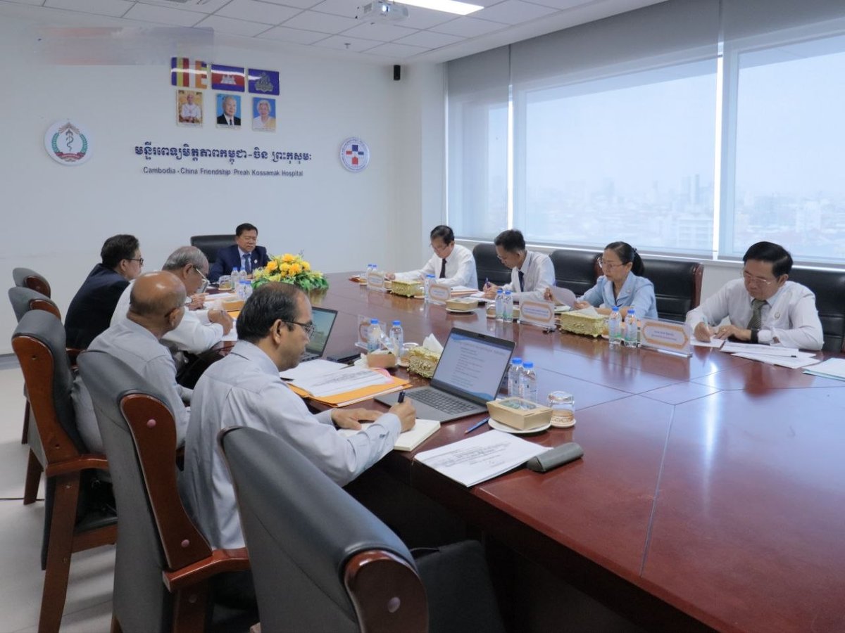 柬中友谊医院召开季度董事会 强化医疗服务质量与治理