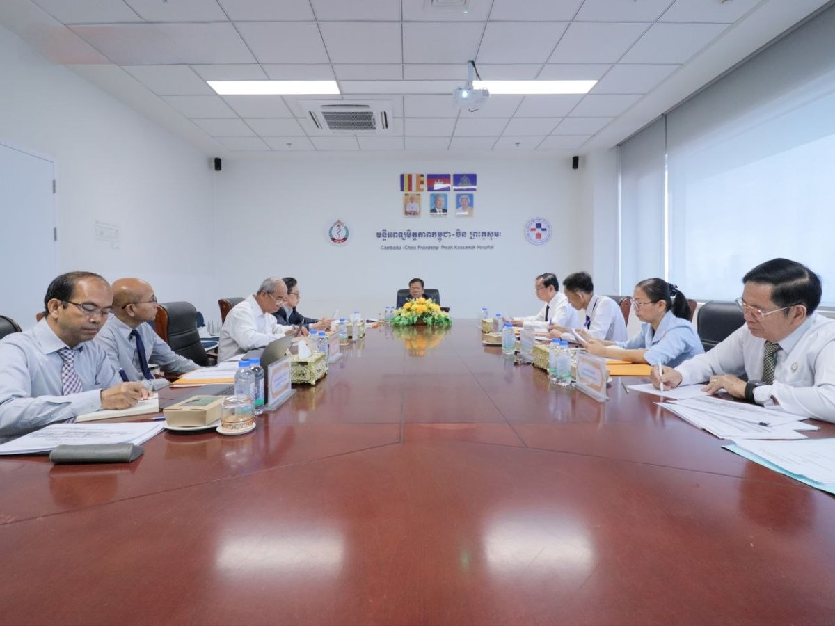 柬中友谊医院召开季度董事会 强化医疗服务质量与治理