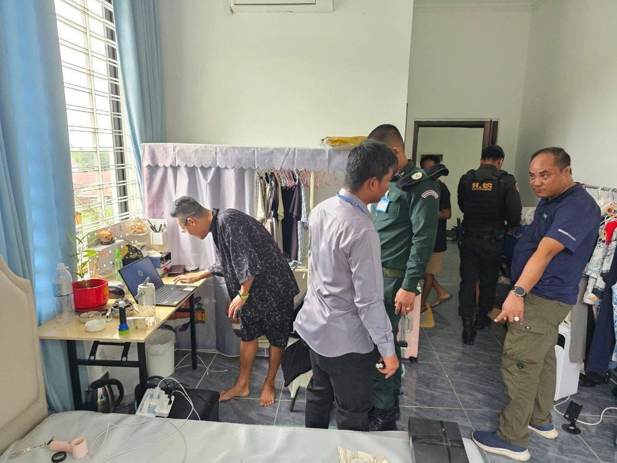 西港警方突查别墅窝点 抓获12名涉诈及非法居留外籍人员