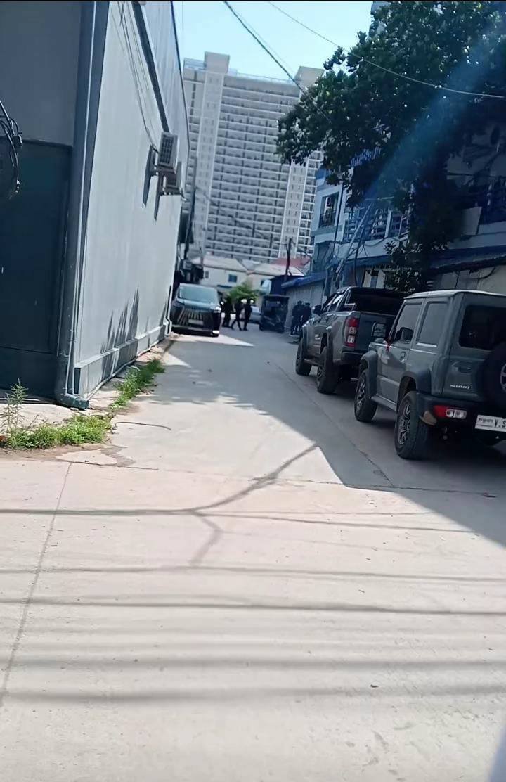 波贝MANTUL88餐厅遭大批警察宪兵包围 现场局势紧张