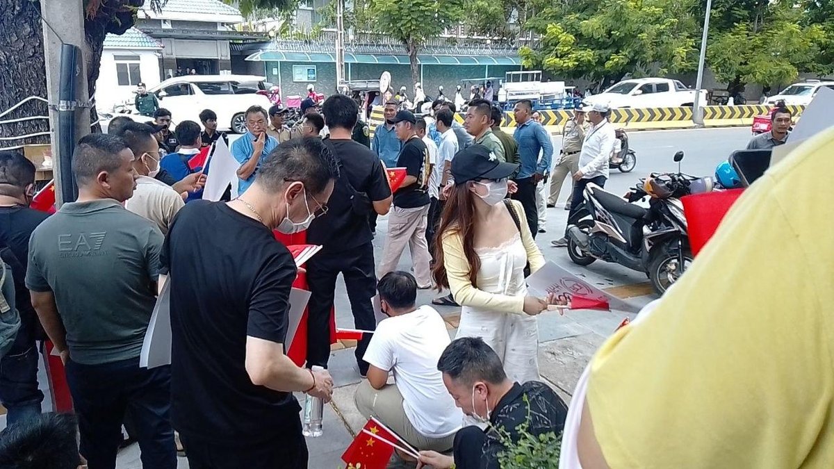 汇旺支付用户再赴中国使馆维权 毛泽东大道交通受阻