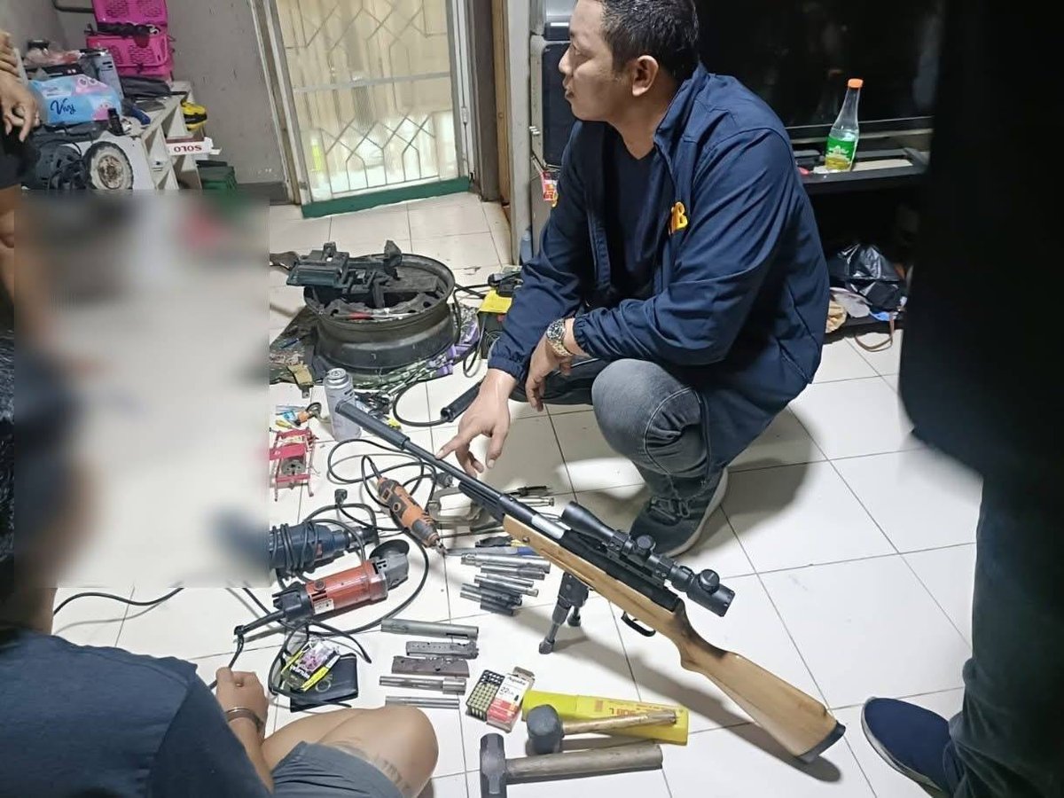 曼谷民武里警方捣毁非法枪支窝点 查获大量改装枪械