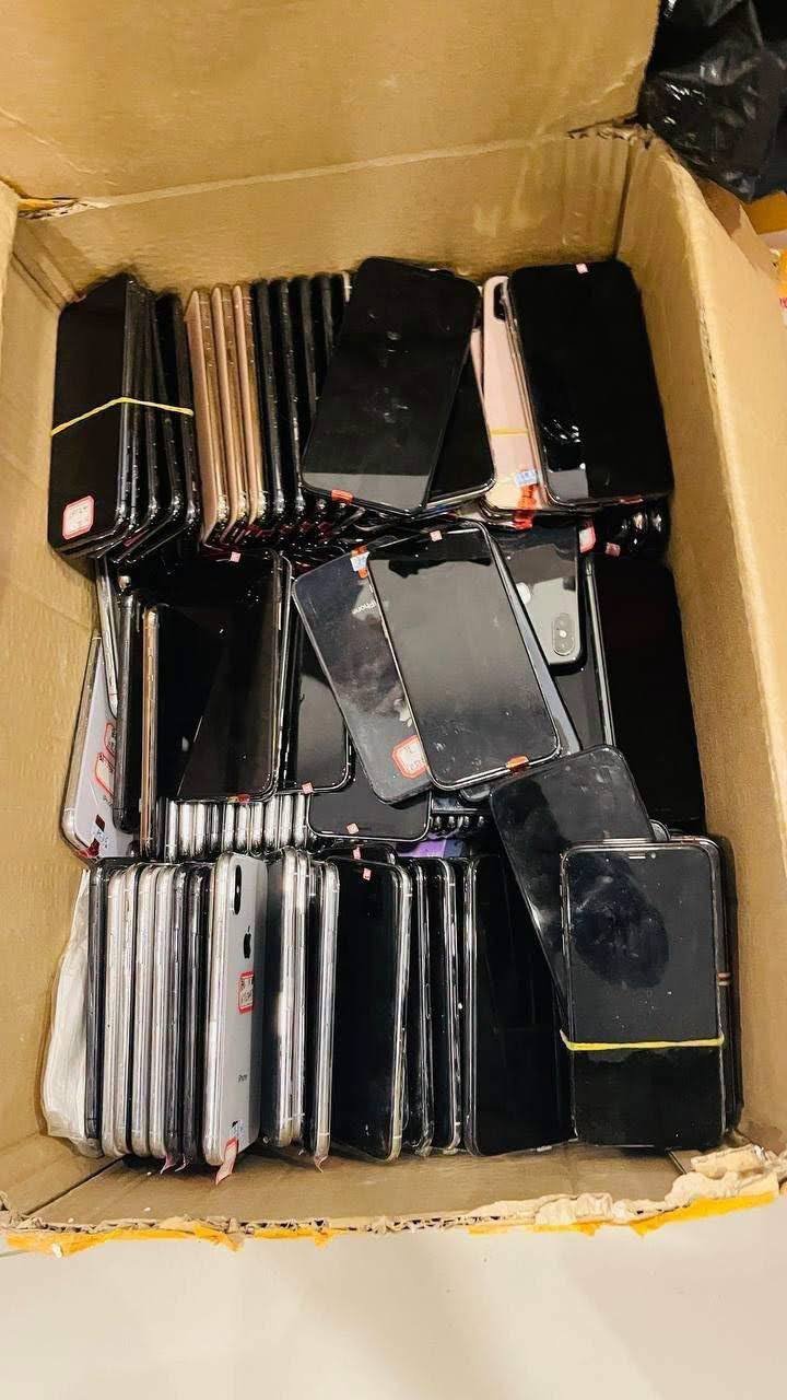 金边棉芷区手机店涉嫌网诈被查 查获大量电子设备