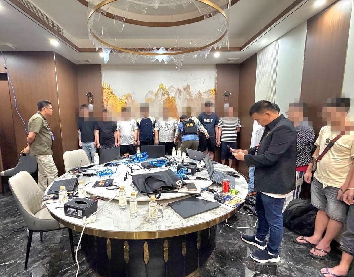 西港宪兵突击电诈窝点 抓获18名嫌疑人含后勤