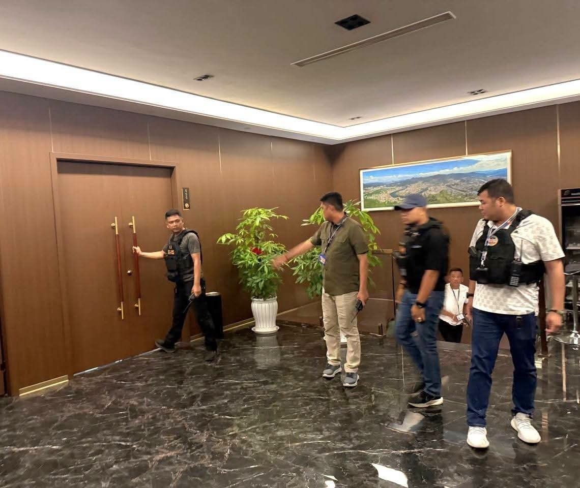 西港宪兵突击电诈窝点 抓获18名嫌疑人含后勤