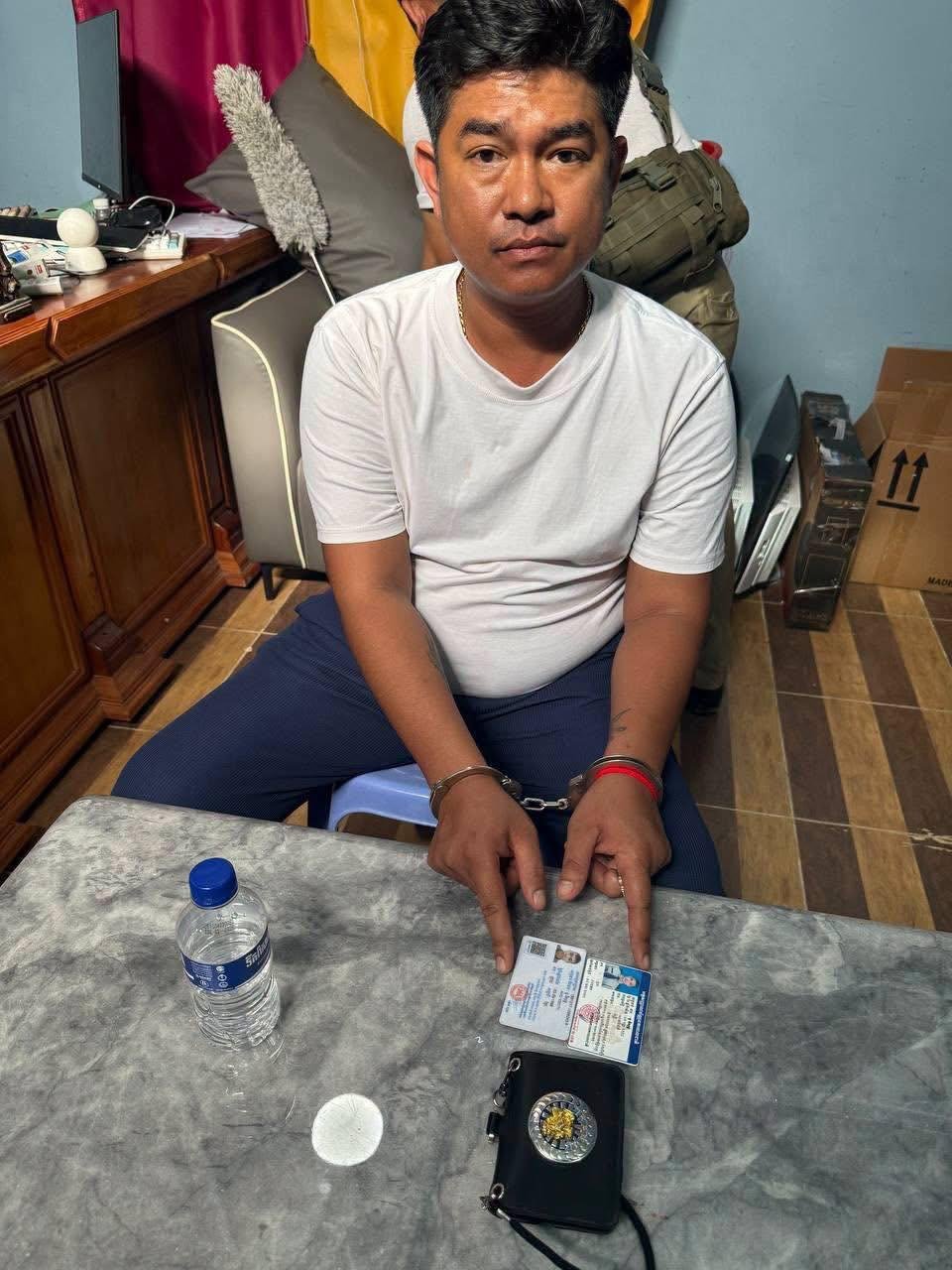 拜林省逮捕一名假警察 专门敲诈勒索外籍人员