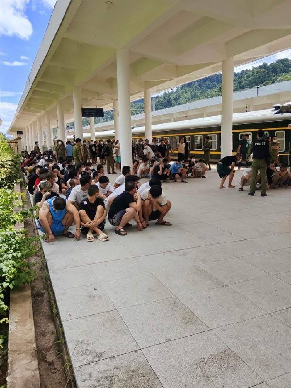老挝磨丁口岸移交170名涉诈人员 均系中国籍