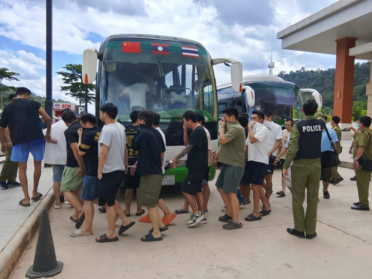 老挝磨丁口岸移交170名涉诈人员 均系中国籍