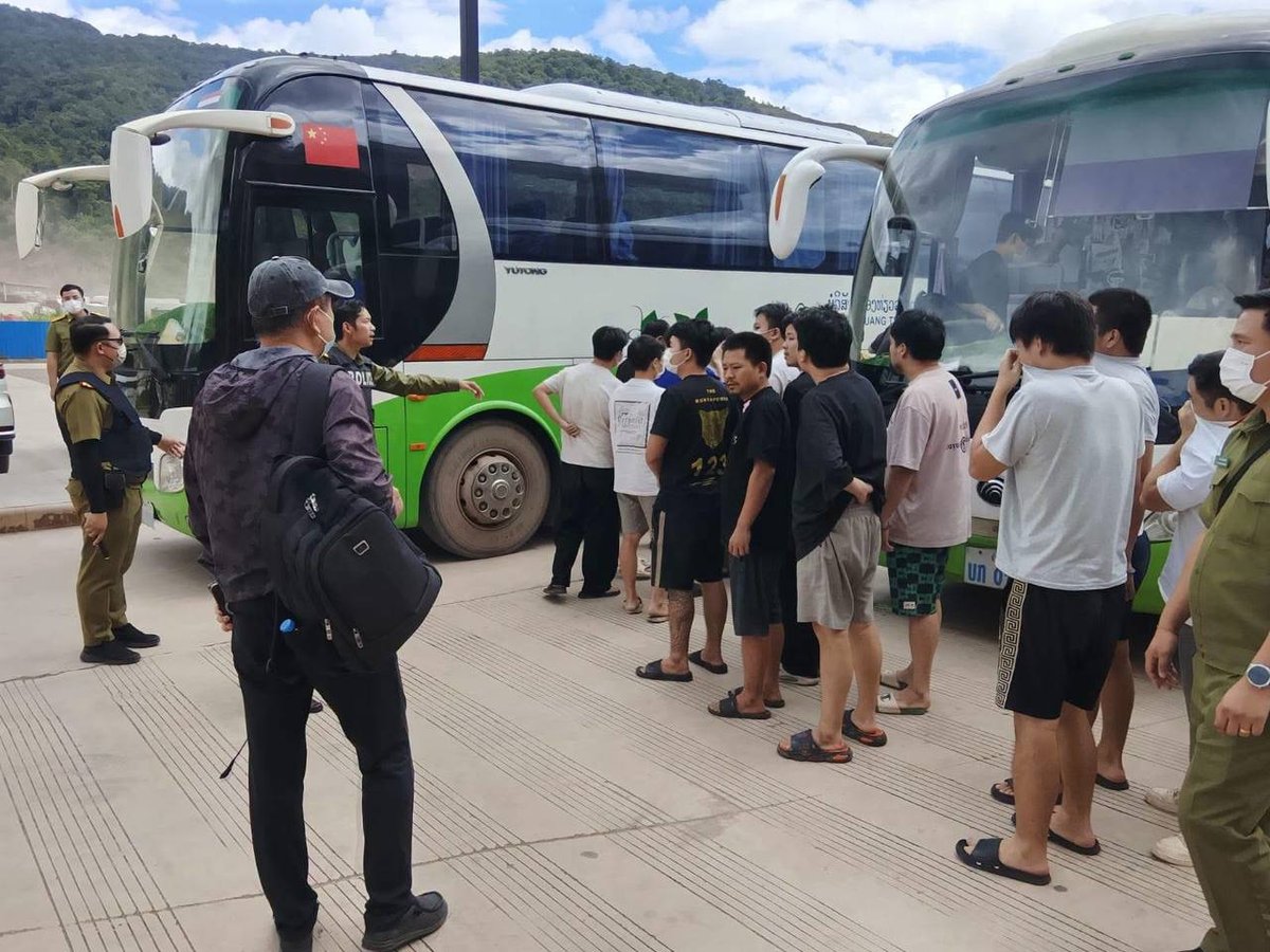 老挝磨丁口岸移交170名涉诈人员 均系中国籍