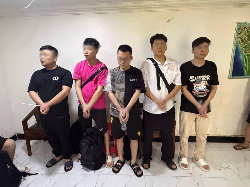 西港警方突击检查度假村 查扣50名涉网诈人员