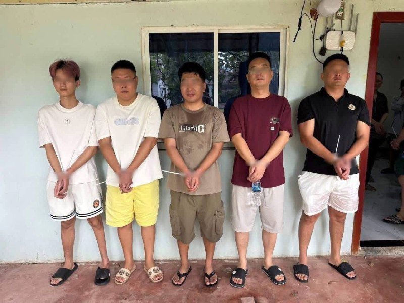 西港警方突击检查度假村 查扣50名涉网诈人员