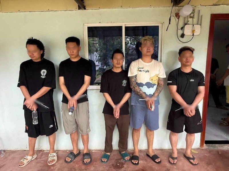 西港警方突击检查度假村 查扣50名涉网诈人员
