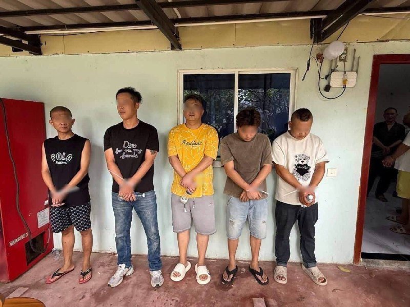 西港警方突击检查度假村 查扣50名涉网诈人员