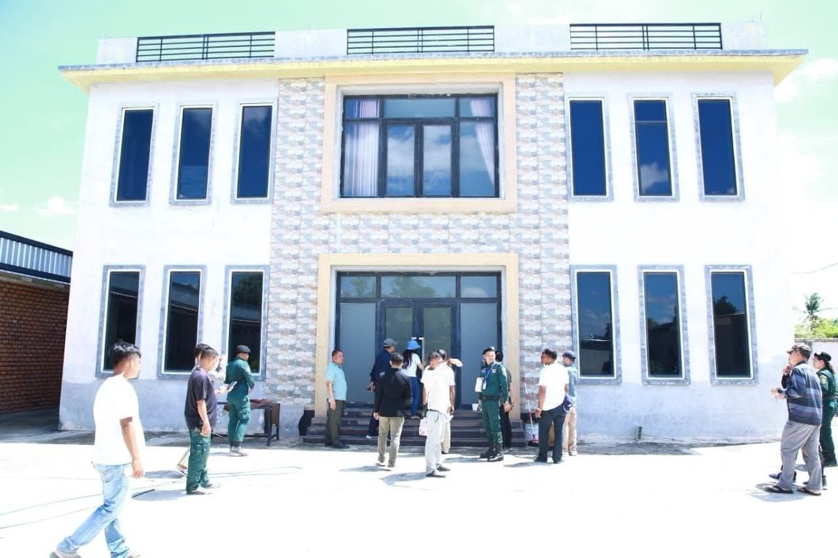 干拉省联合执法突击检查网络诈骗窝点 现场行动中