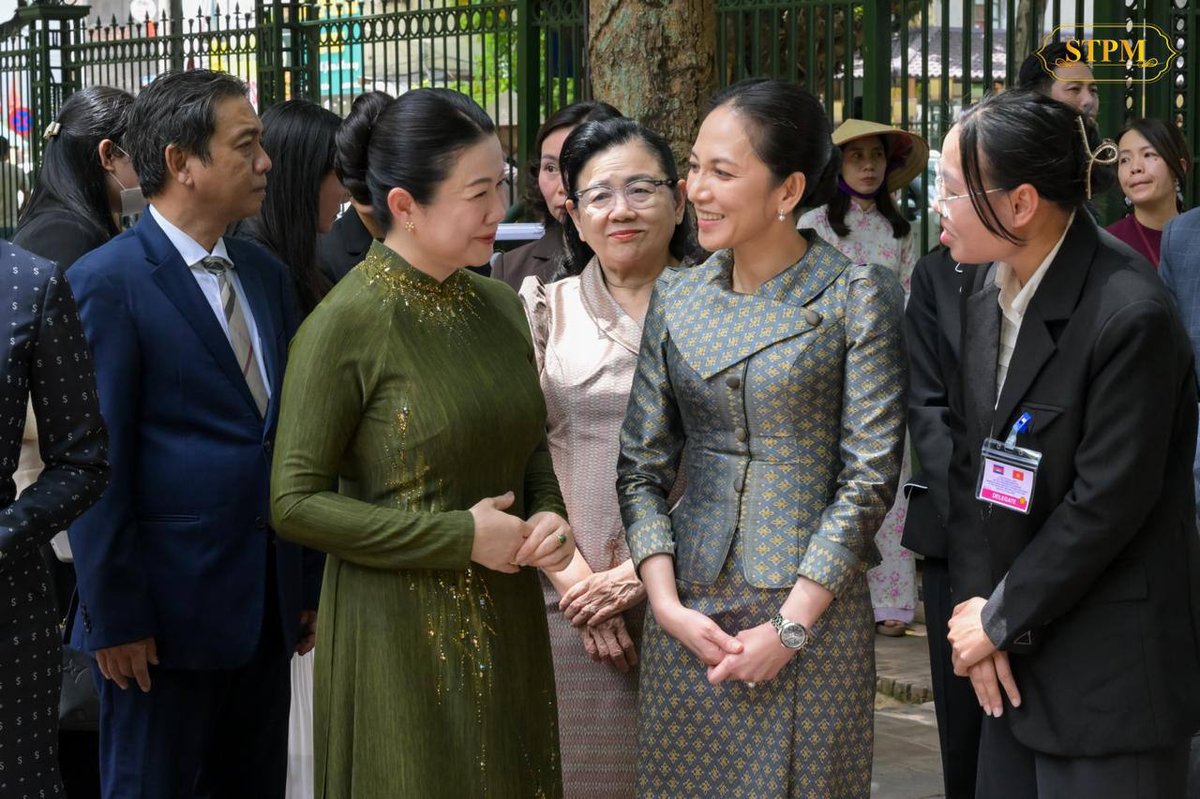 柬埔寨第一夫人碧占莫妮访问越南文庙 推动区域文化交流
