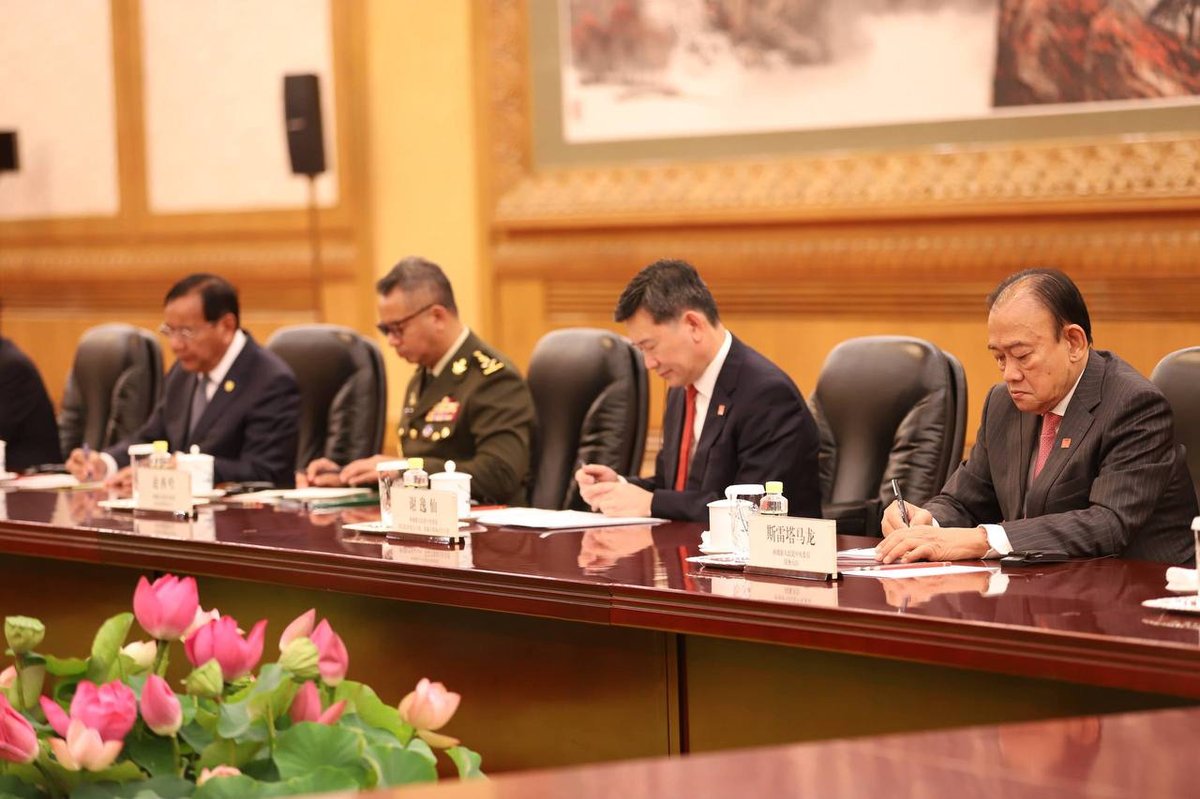 洪森在北京会晤习近平 进一步深化中柬双边战略合作