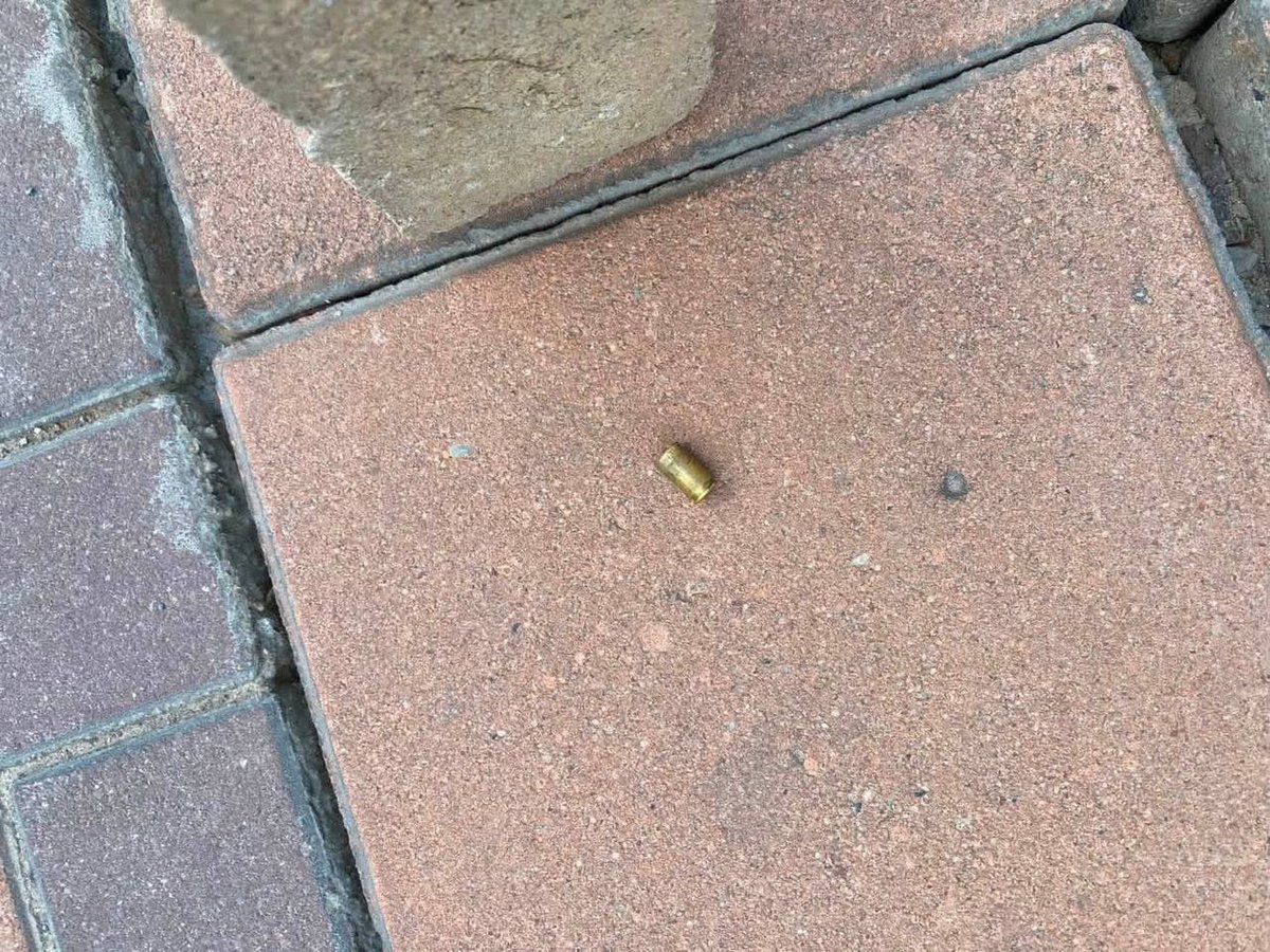 芭提雅中天二路发生枪击案 轿车遭连开两枪司机幸免