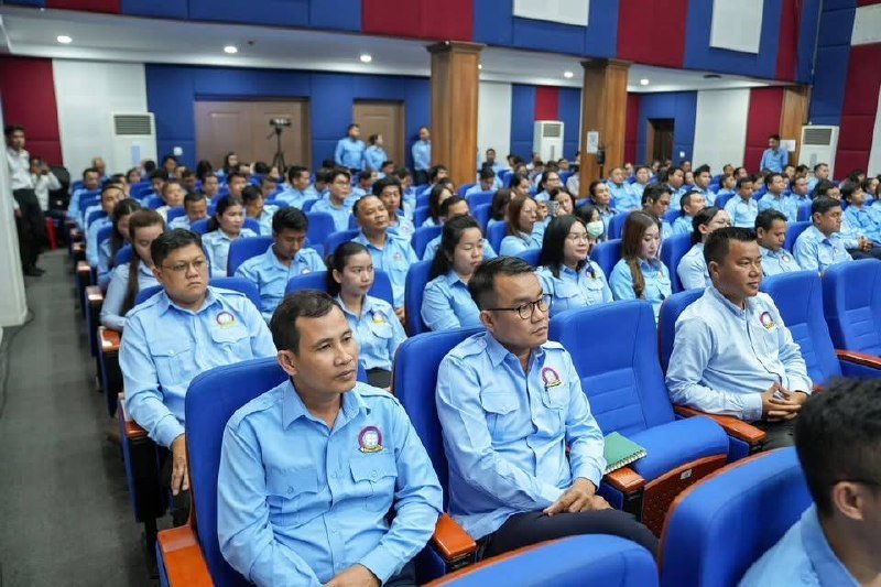 洪玛尼要求柬埔寨青年联合会加强新闻传播 应对全球化挑战