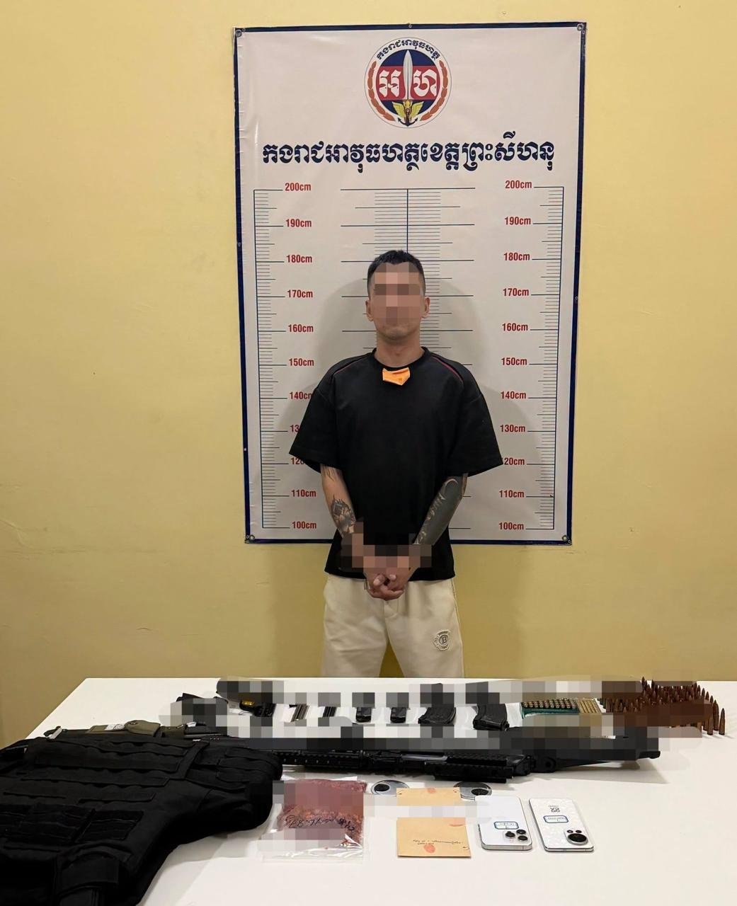 西港警方查获中国男子非法军火库 涉突击步枪及防弹衣