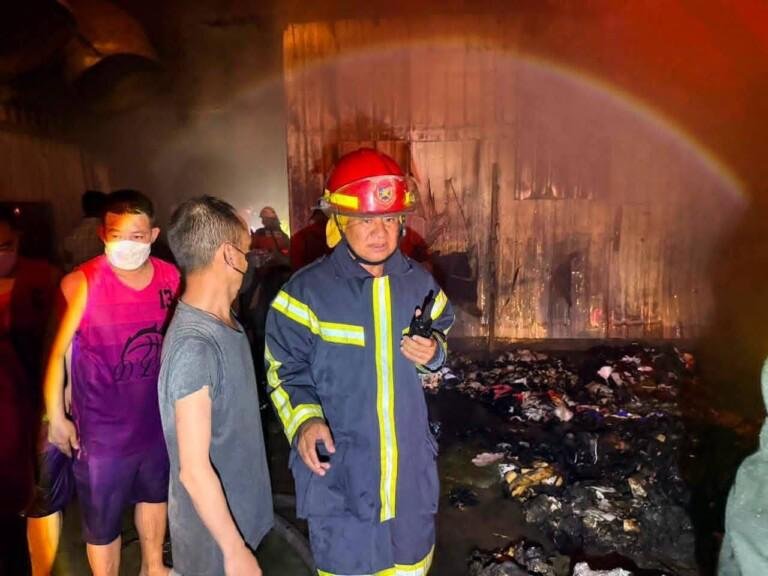 金边永盛路迪克国际箱包厂火灾 损失数万美元