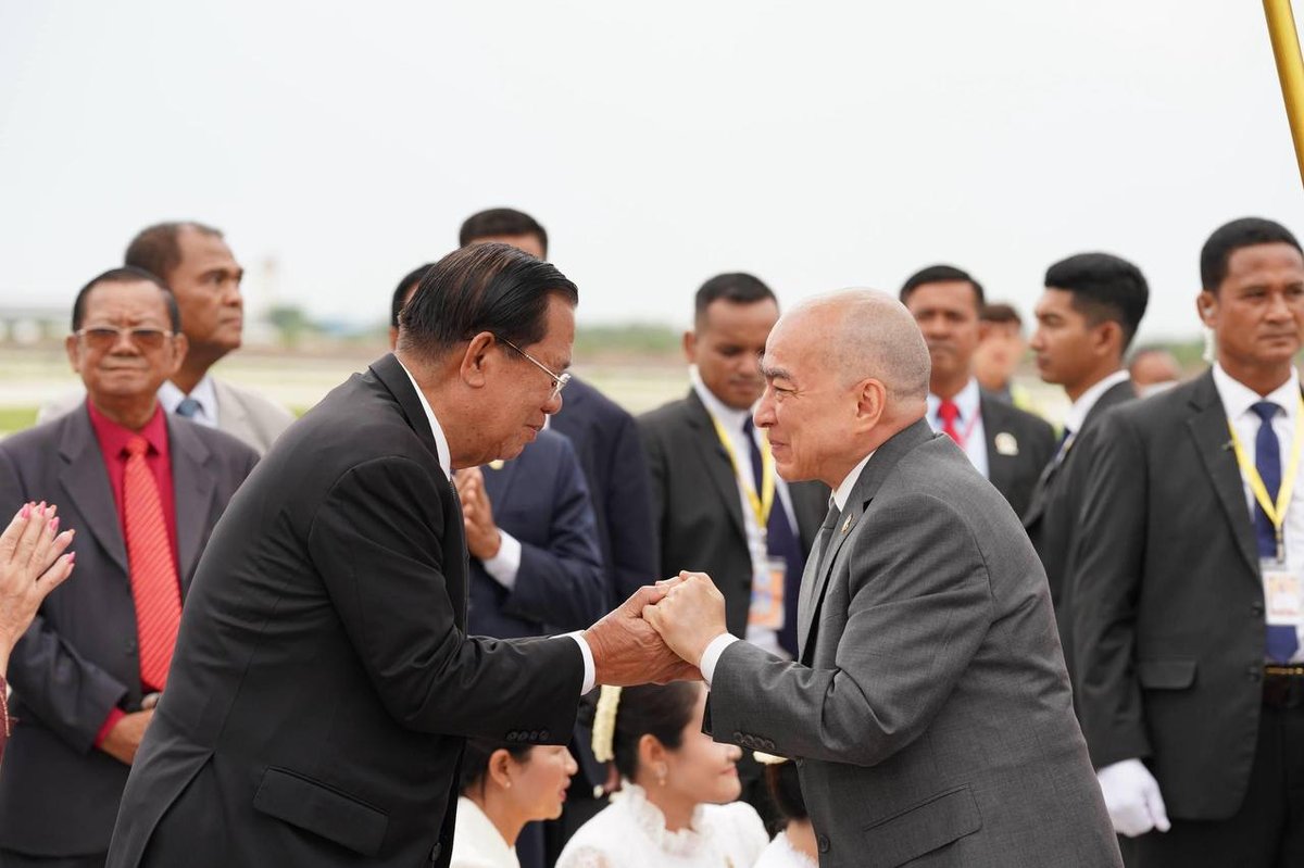 西哈莫尼国王与莫尼列太后今日结束在华休养返回金边