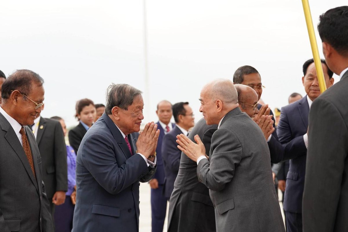 西哈莫尼国王与莫尼列太后今日结束在华休养返回金边