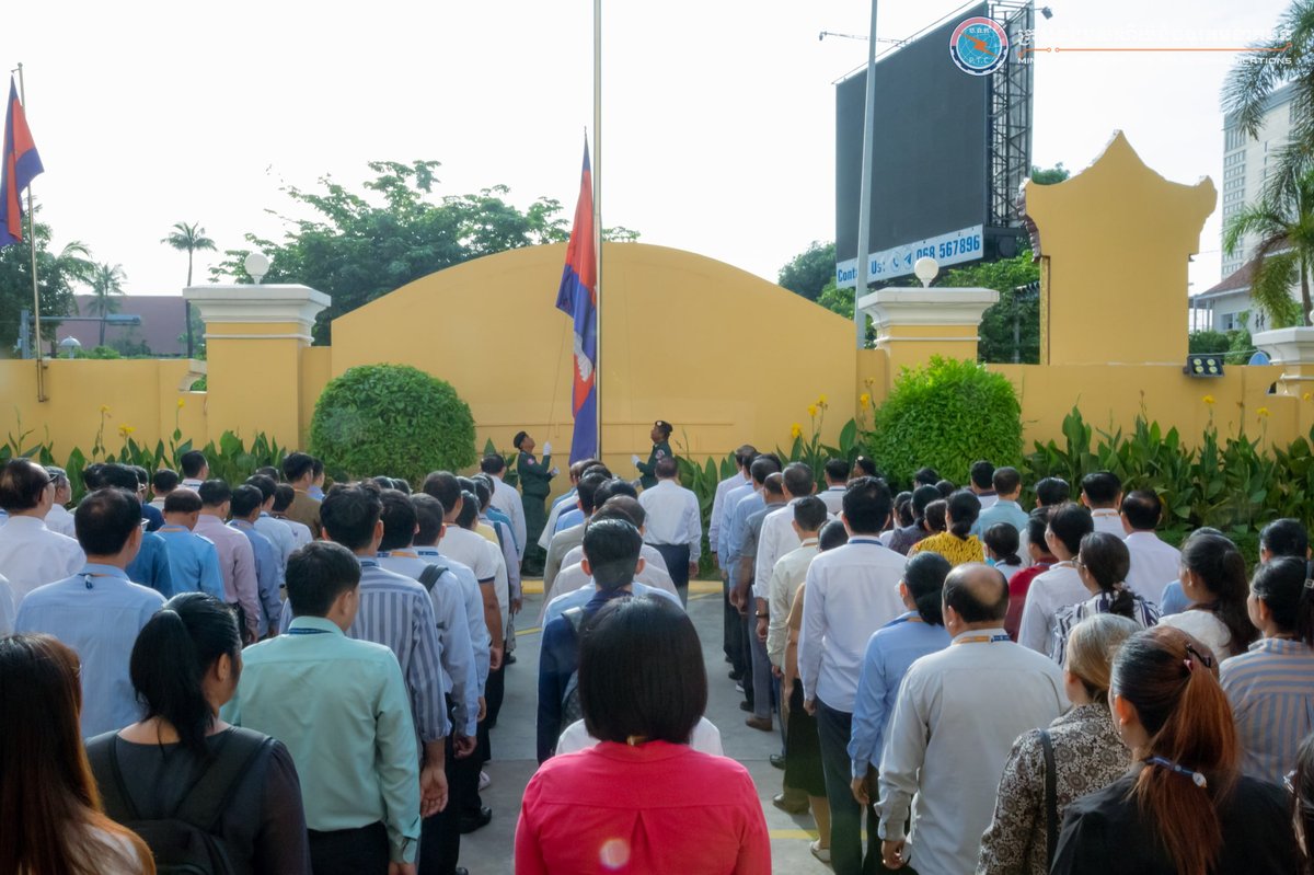 柬埔寨邮电部坚持每周升旗仪式 强化公务员爱国精神