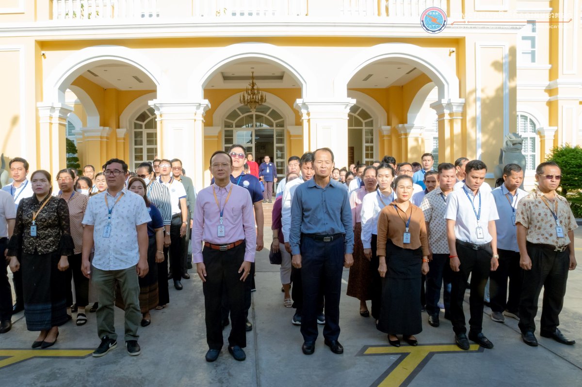 柬埔寨邮电部坚持每周升旗仪式 强化公务员爱国精神