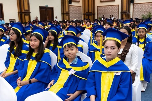 暹粒USA国际学校2025-2026学年毕业典礼圆满举行
