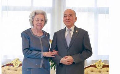 西哈莫尼国王与莫尼列太后今日回国 结束海外行程