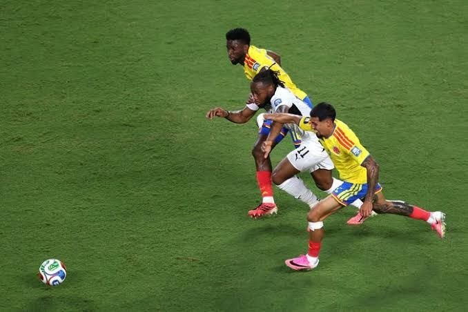 哥伦比亚队在世界杯32强赛中以1-0击败加纳队,成功晋级16