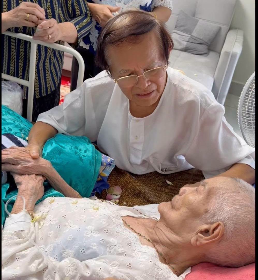 洪森致哀金速卡 慰问其家人痛失亲人