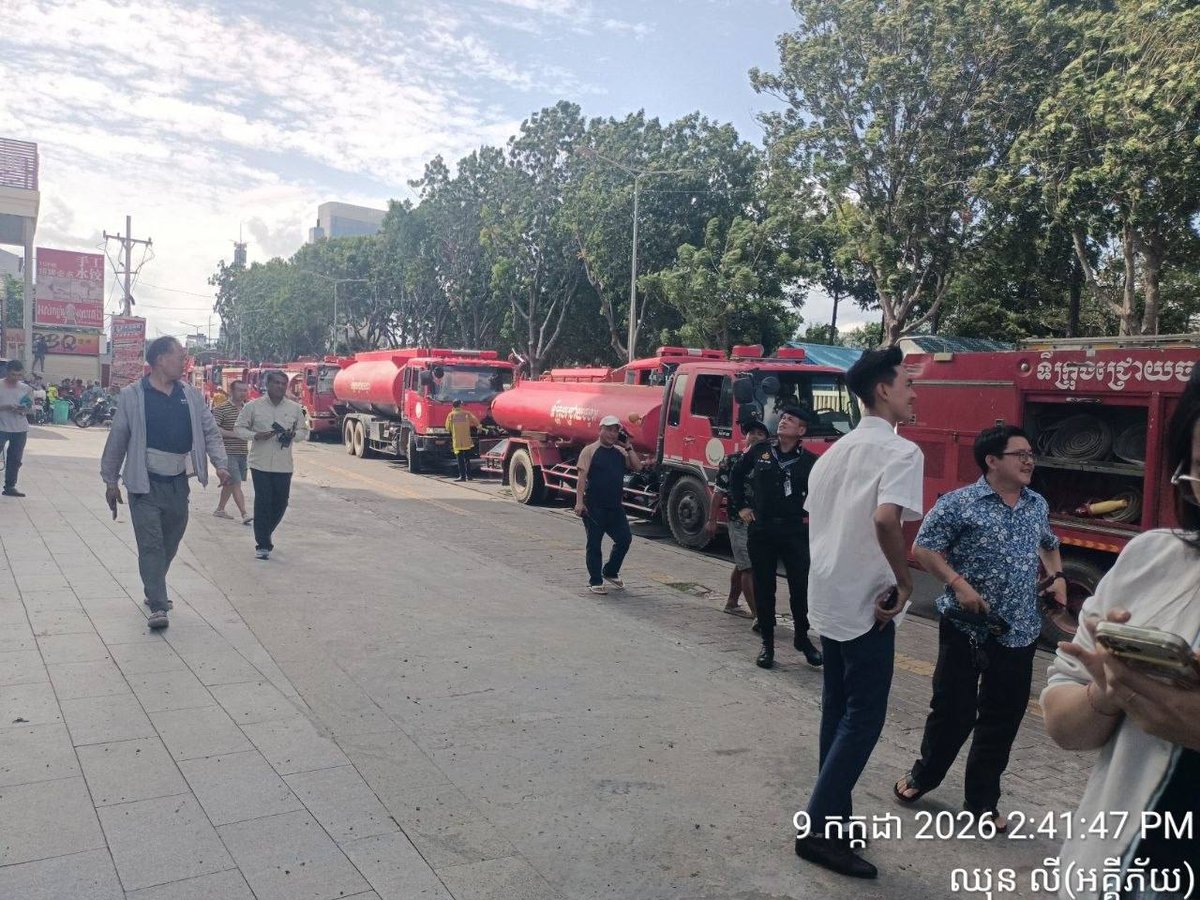 水净华区突发火灾 消防车已抵达现场紧急扑救