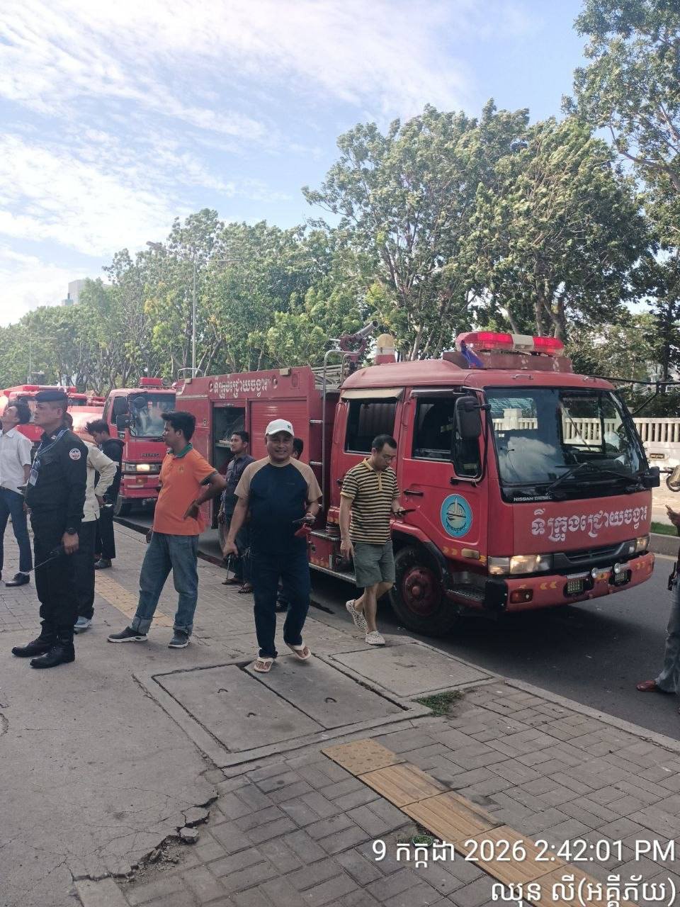 水净华区突发火灾 消防车已抵达现场紧急扑救