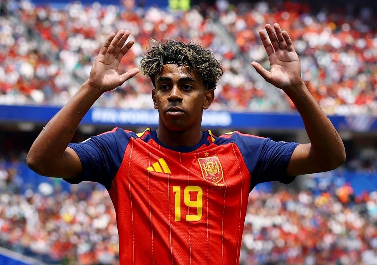 在洛杉矶体育场举行的FIFA世界杯2026四分之一决赛中,西