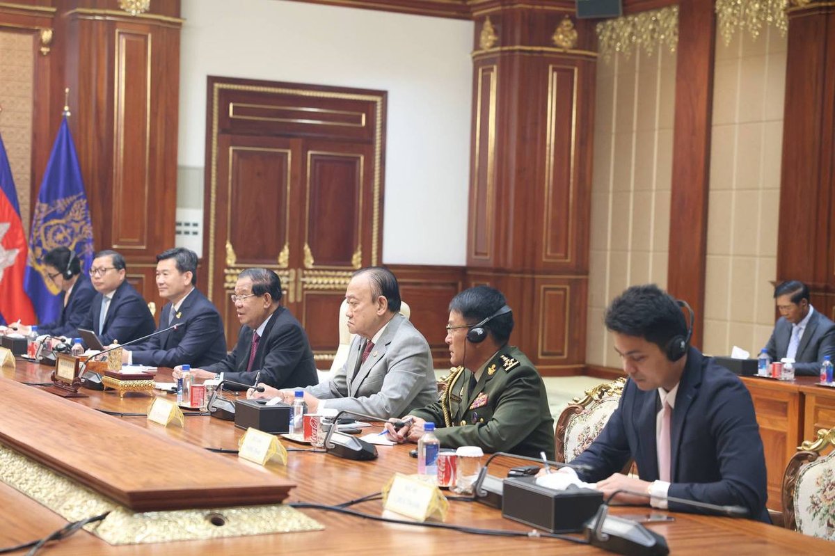 洪森在金边会见马来西亚军队总司令 探讨双边防务合作