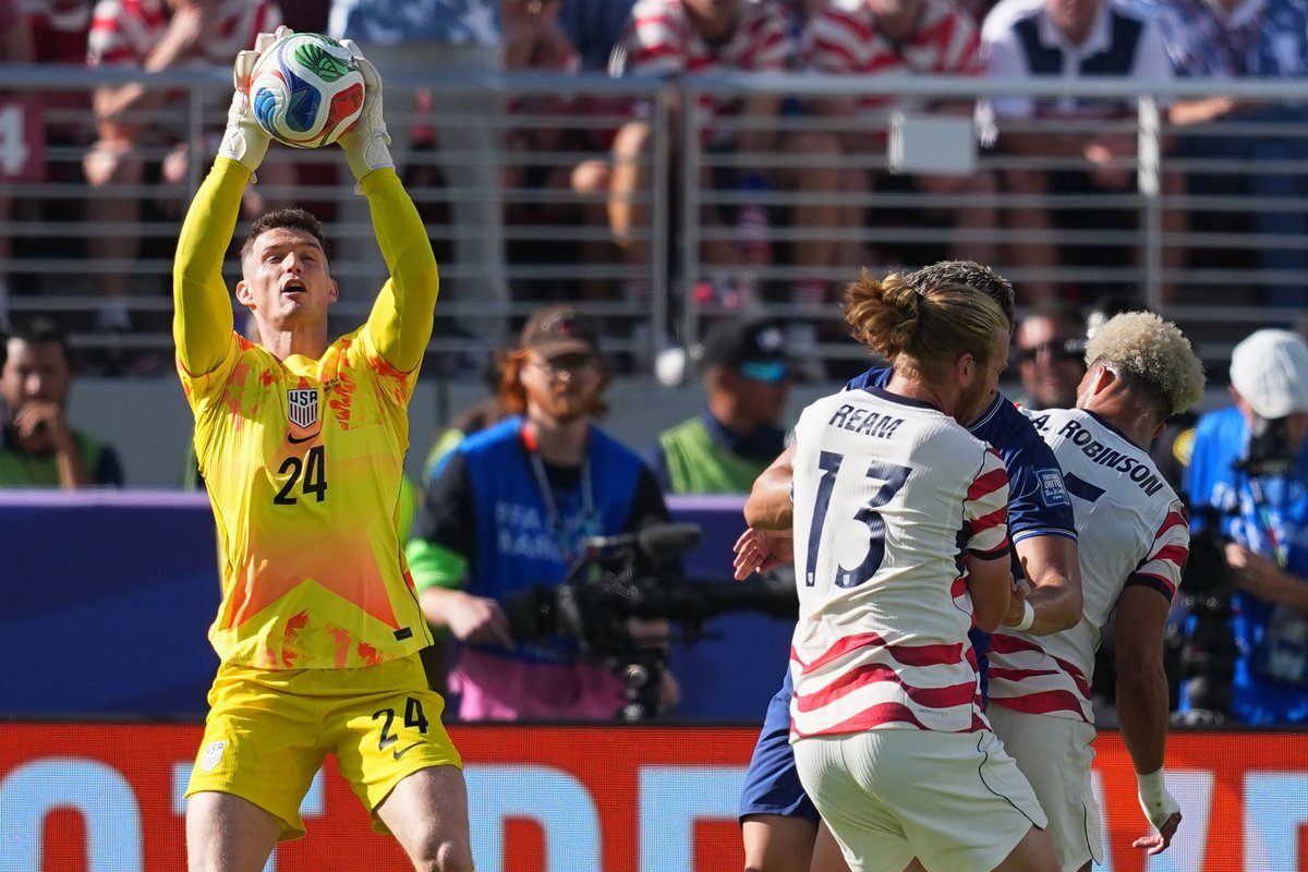 美国队2比0击败波黑队 成功晋级世界杯16强