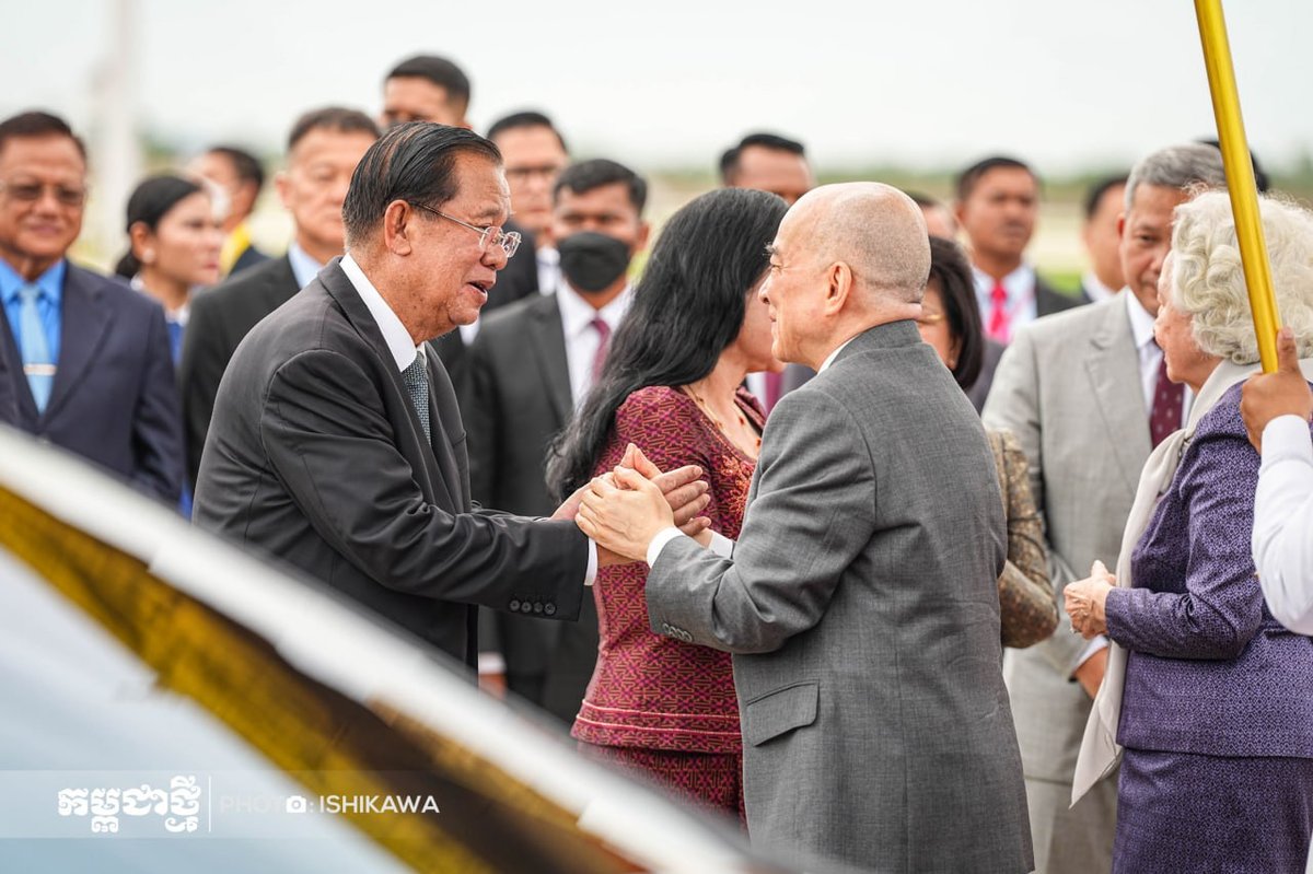 西哈莫尼国王与莫尼列太后结束在华医疗今日回国