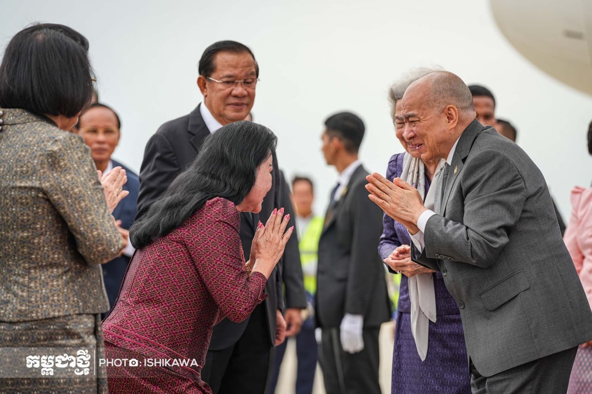 西哈莫尼国王与莫尼列太后结束在华医疗今日回国