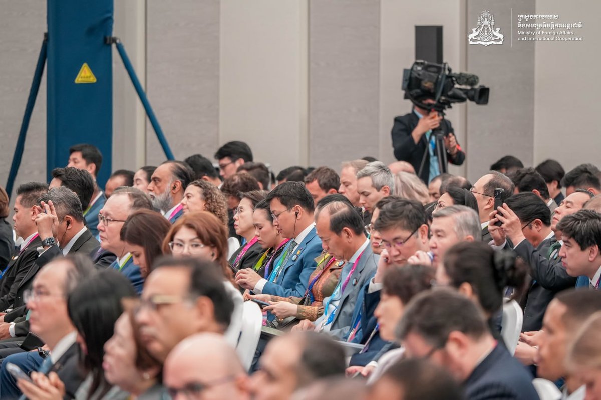 洪玛奈出席上海世界人工智能大会 探讨全球AI治理合作