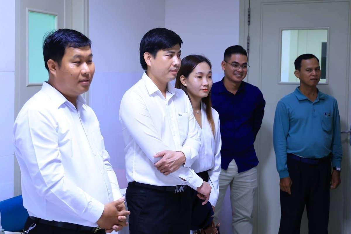 公务员部探望产假员工 持续强化内部福利保障