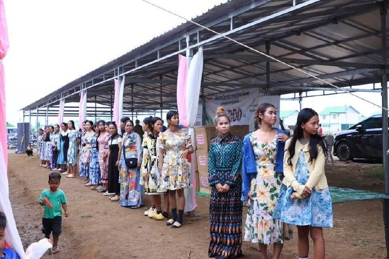 班迭棉吉省举行慈善活动，向3600名女性难民发放服装等物资，