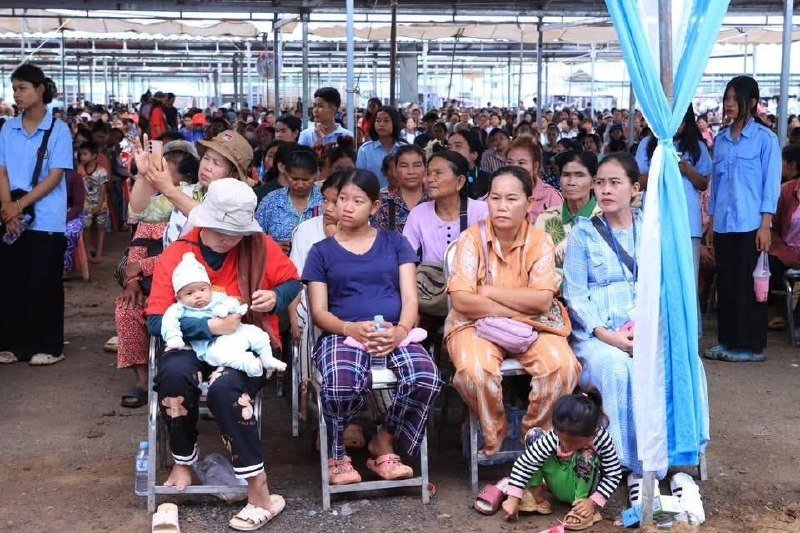 班迭棉吉省举行慈善活动，向3600名女性难民发放服装等物资，