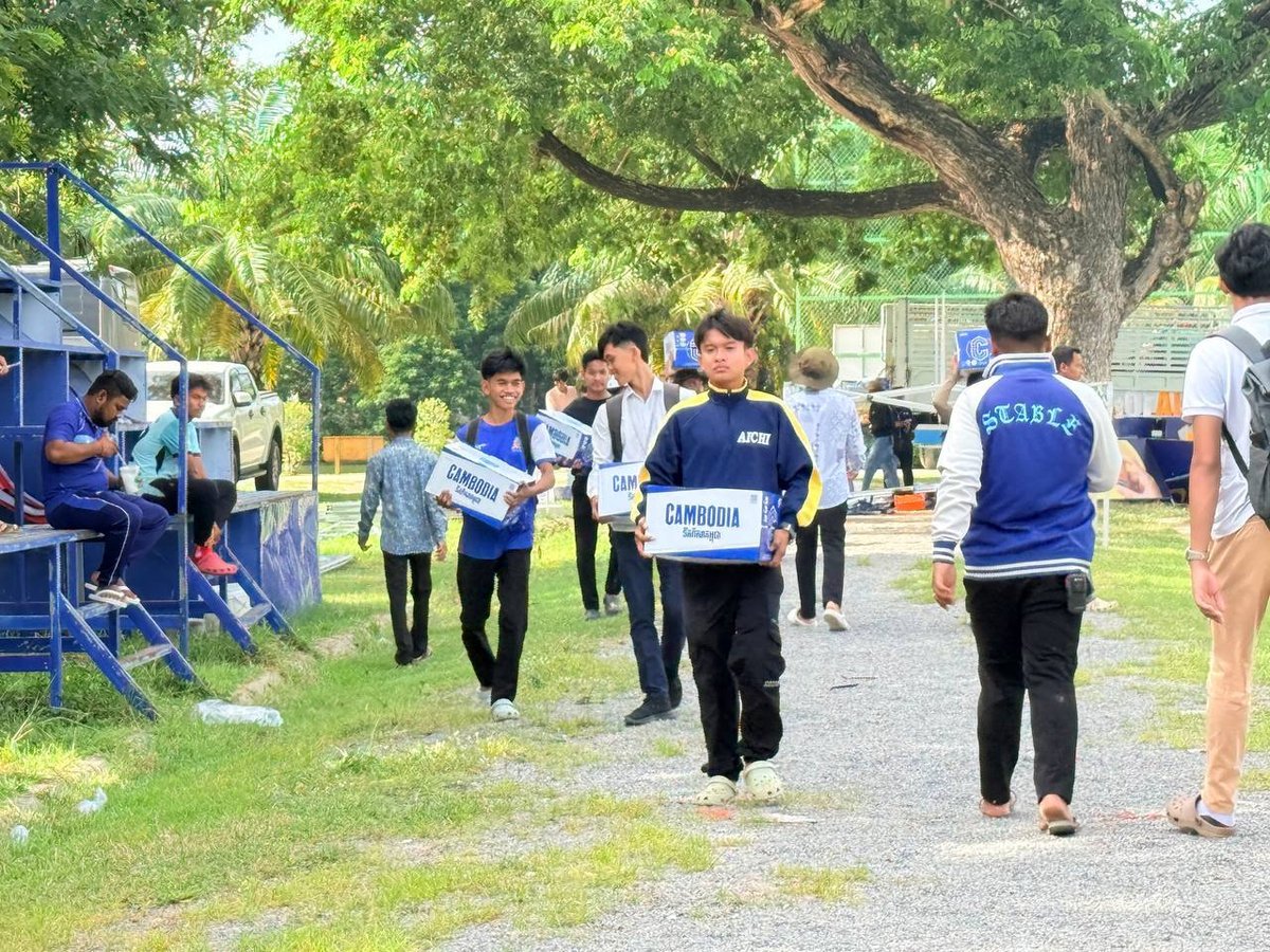为庆祝维萨卡足球俱乐部成立10周年,马德望省青年联合会正积极