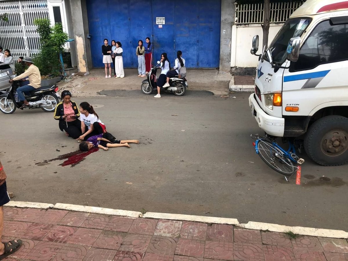 磅湛省发生严重车祸 一名9岁男童骑车被撞身亡