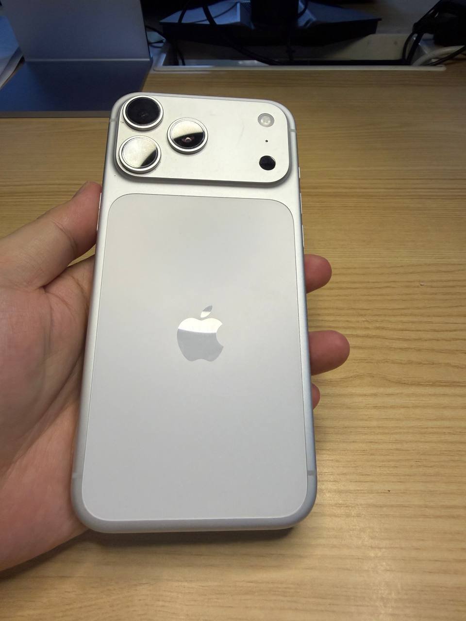 99新iPhone17ProMax 256G转让 $790 