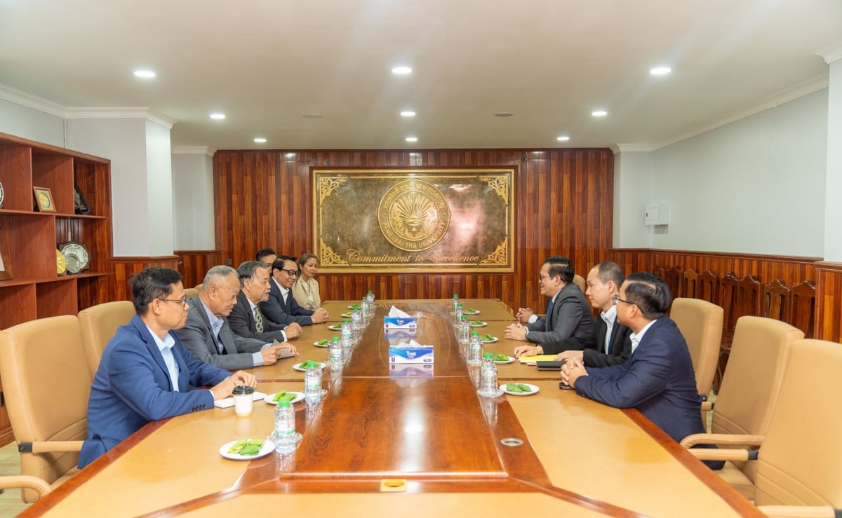 柬埔寨智慧大学联合柬埔寨政府发言人单位举办专题讲座,由彭波纳